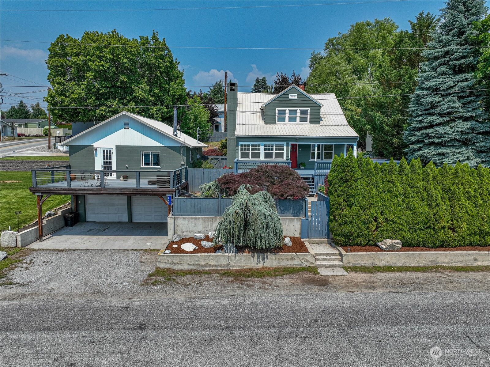 Property Photo:  840 Wapato Way  WA 98831 