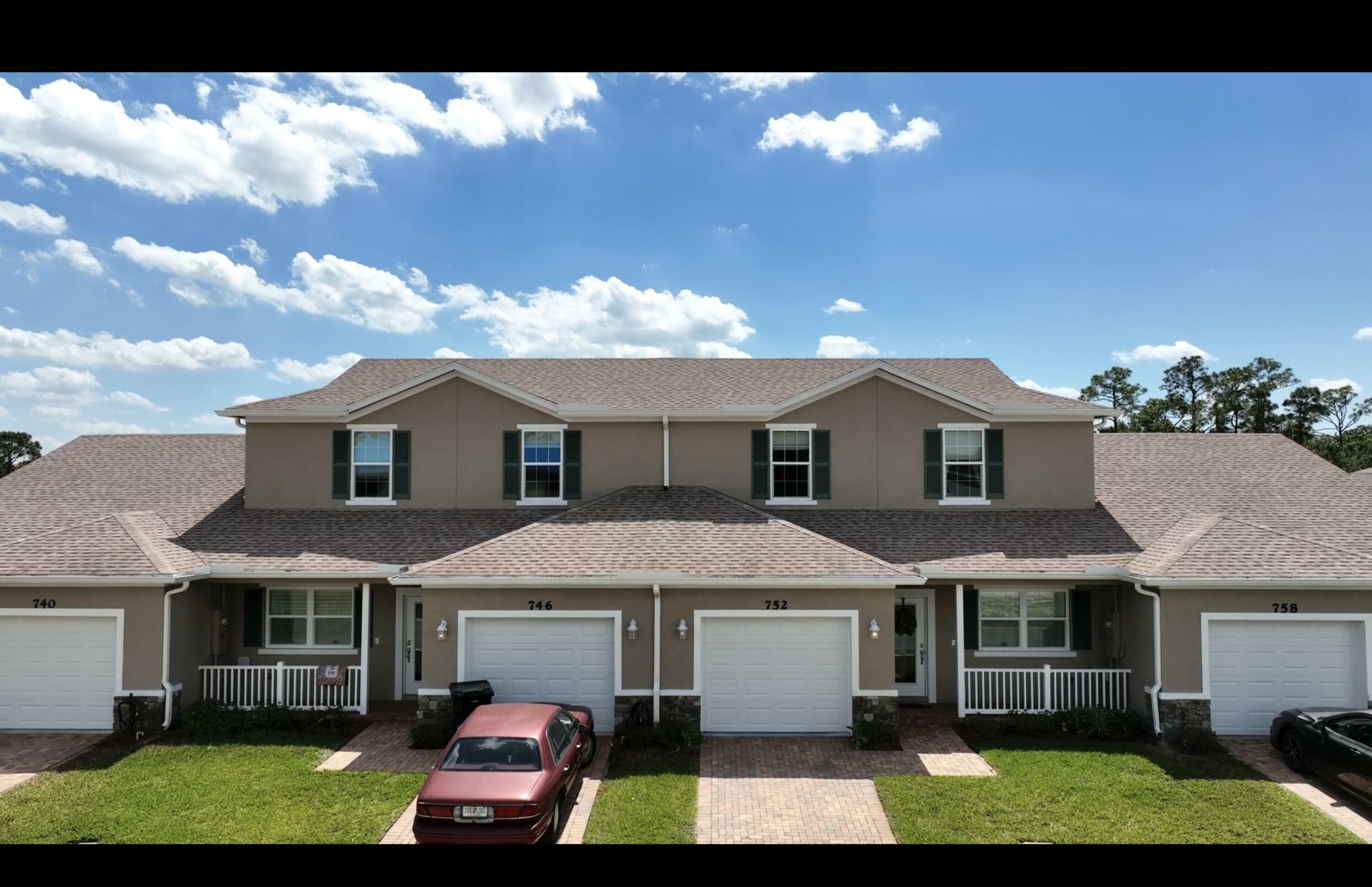 Property Photo:  752 NE Hawks Ridge Way  FL 34986 