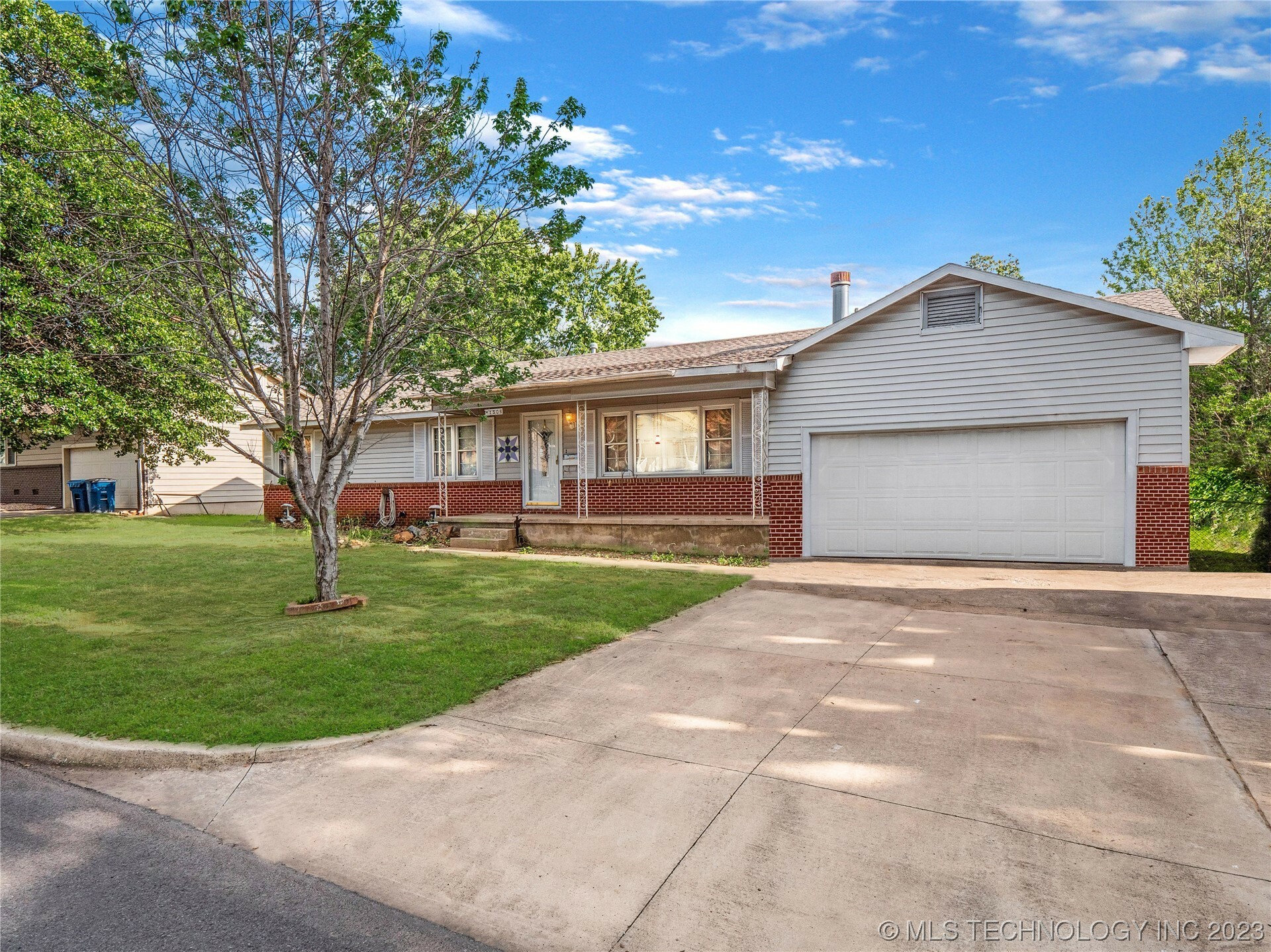 Property Photo:  1506 Wichita  OK 74501 