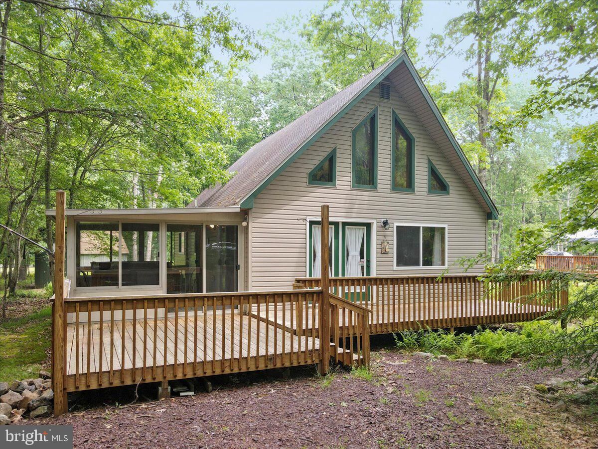 Property Photo:  60 Kipling Lane  PA 18210 