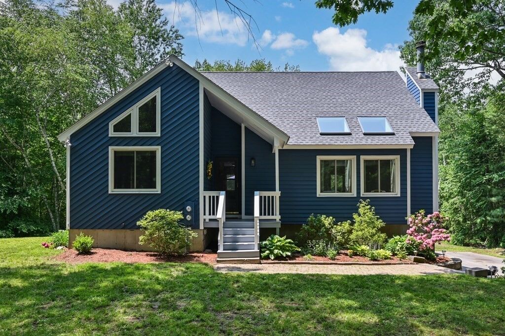 Property Photo:  30 Seasons Lane  NH 03053 