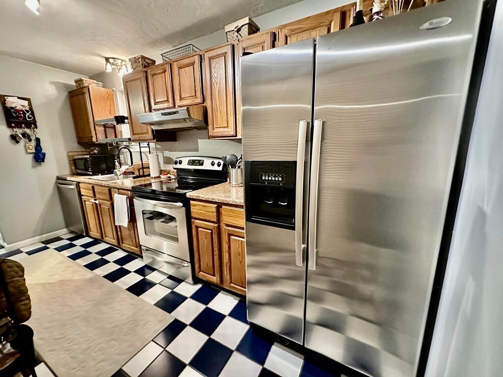 Property Photo: 1195 Grafton St 12 MA 01604