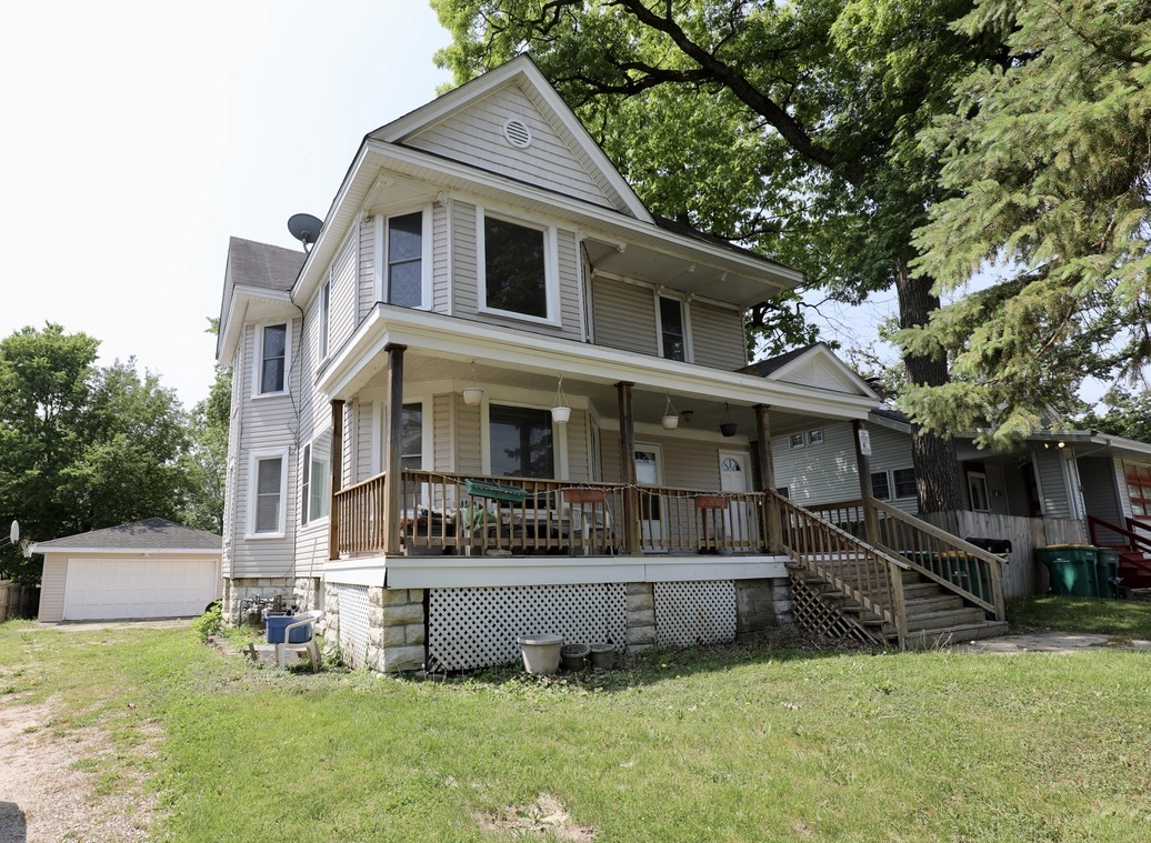 Property Photo:  520 Oneida Street  IL 60435 