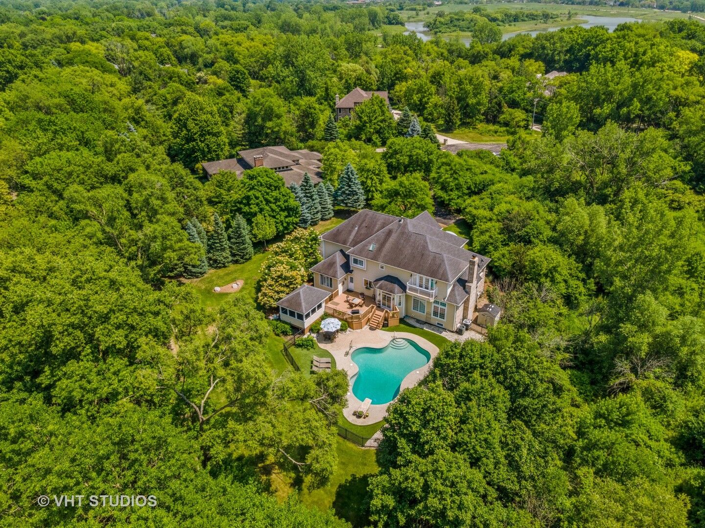 Property Photo: 1861 Pheasant Run IL 60047