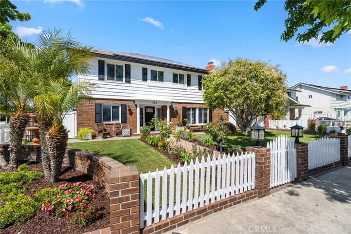 Property Photo:  300 Robinhood Lane  CA 92627 