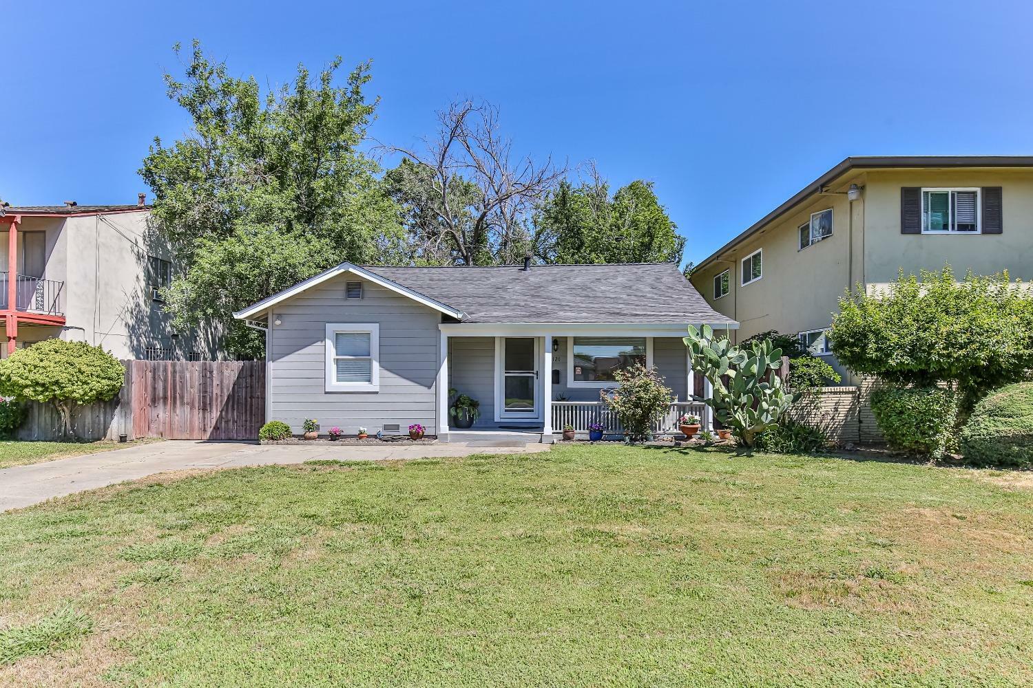 Property Photo:  2121 15th Avenue  CA 95822 