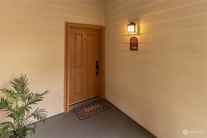 Property Photo:  320 E 32nd Street 108  WA 98404 
