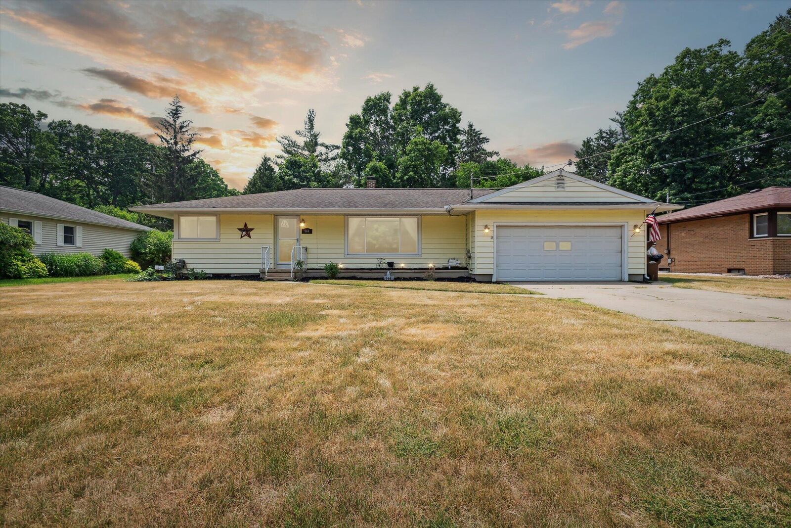Property Photo:  944 Thomas Drive  MI 49203 