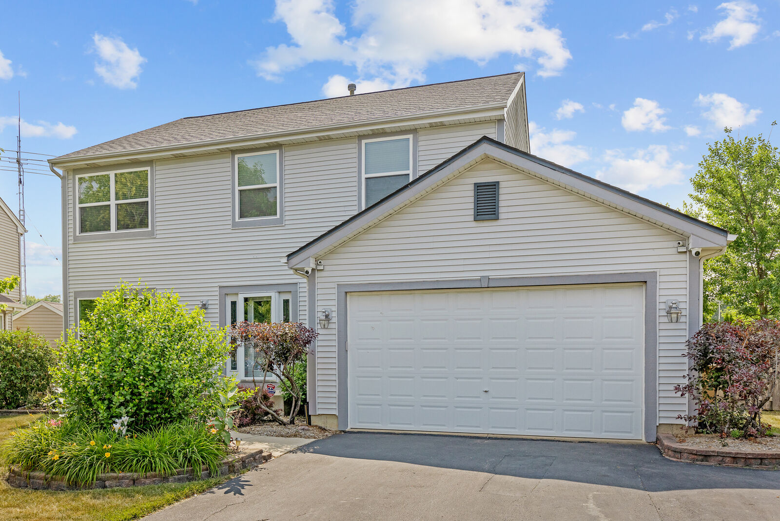 Property Photo: 5533 Danbury Circle IL 60156