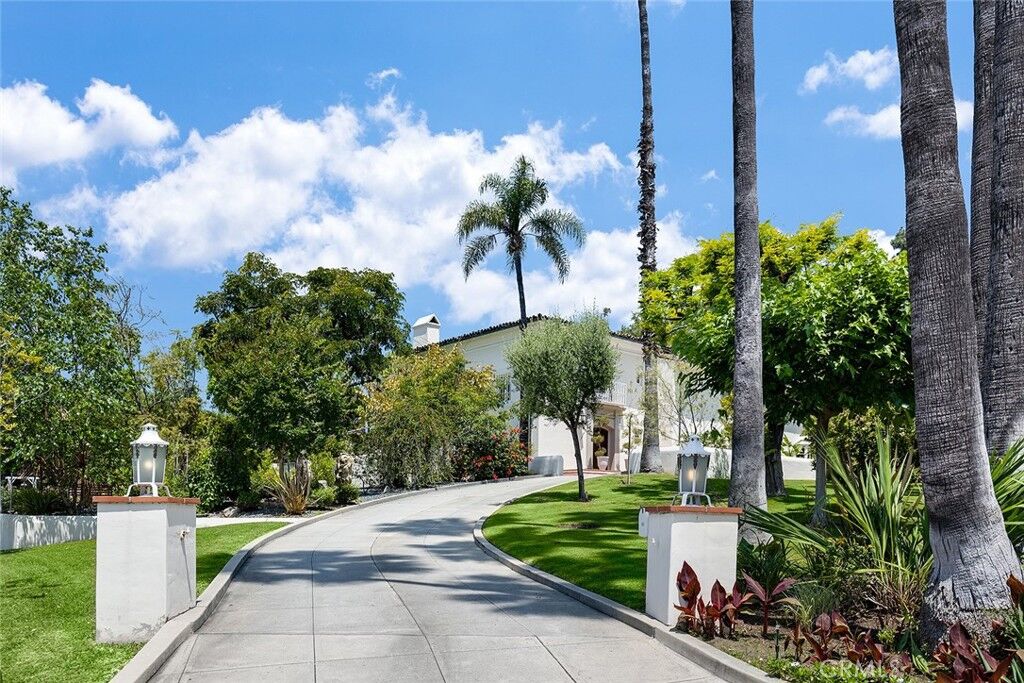 Property Photo: 305 W Kenneth Road CA 91202