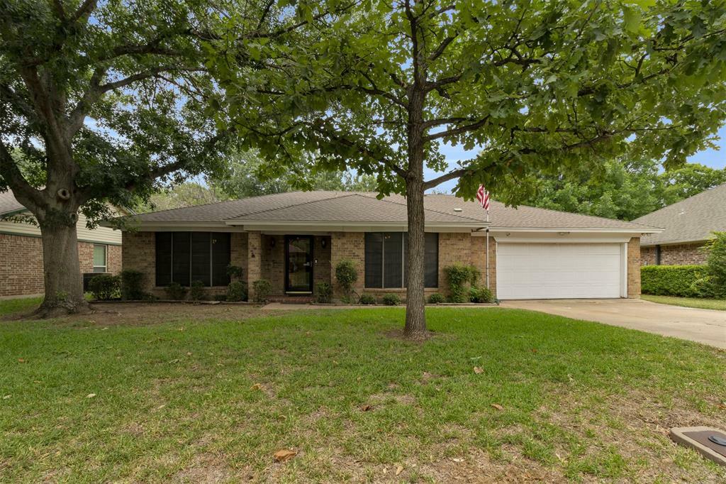 Property Photo:  333 Suttonwood Drive  TX 76108 