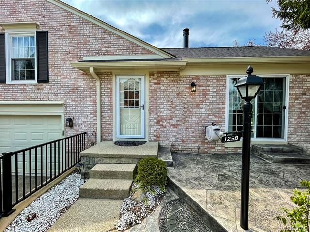 Property Photo:  1258 Windmill  MI 48306 