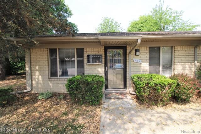 Property Photo:  411 W Drahner Road  MI 48371 