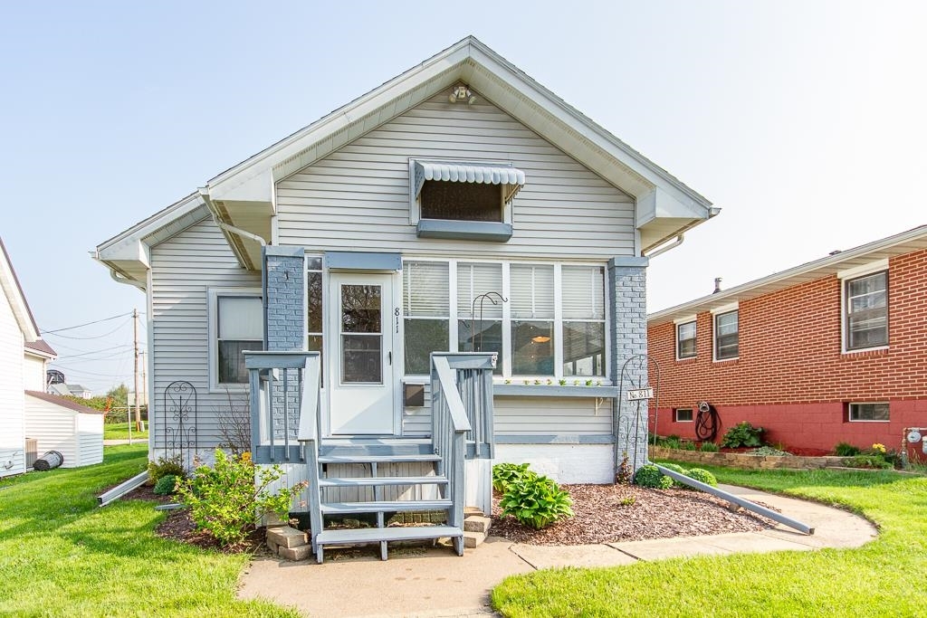 Property Photo:  811 Lawther Street  IA 52001 