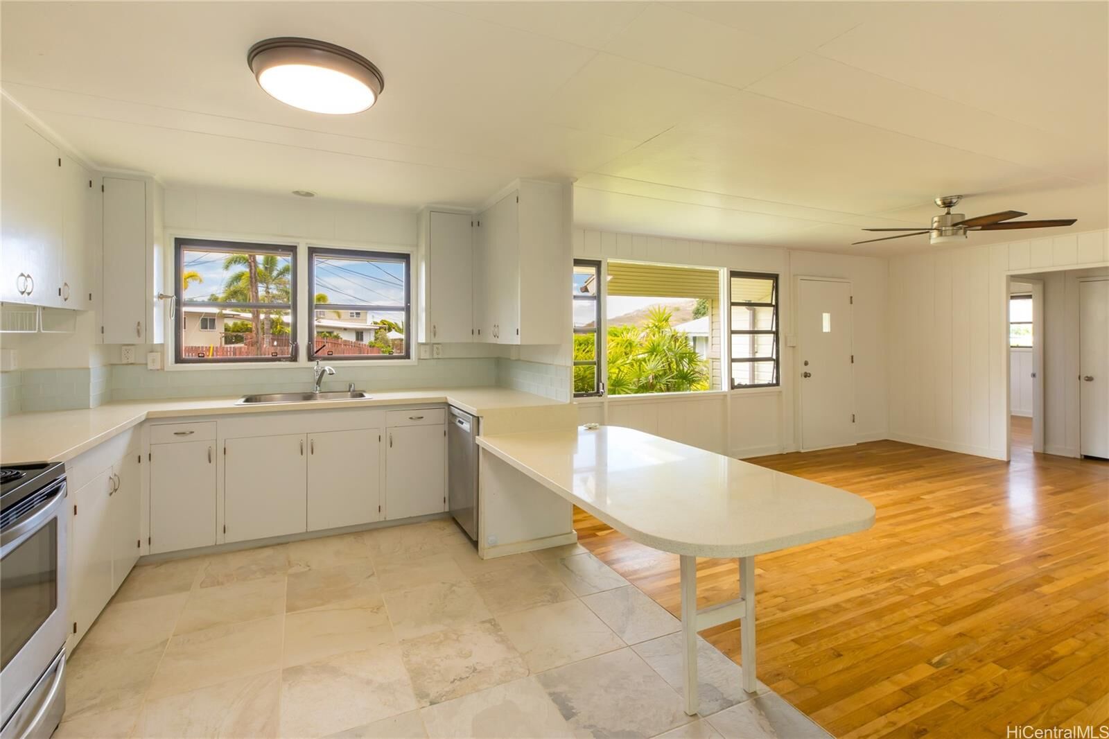 Property Photo:  