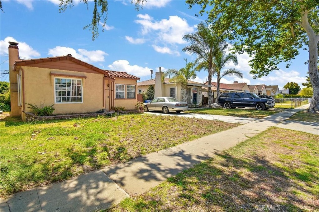 Property Photo:  8912 S Manhattan Place  CA 90047 