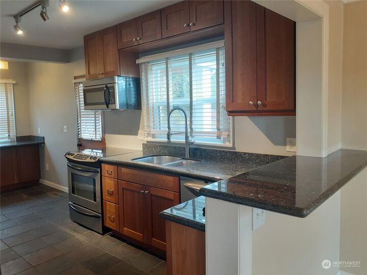 Property Photo: 6723 Linden Avenue N WA 98103