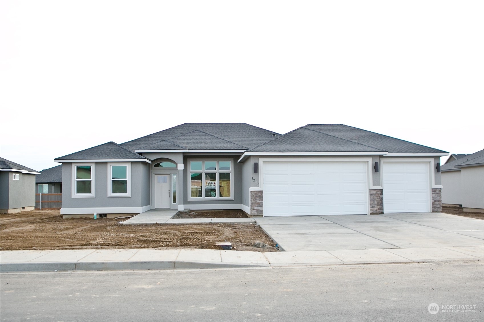 Property Photo: 1342 E Cascade Street WA 99344