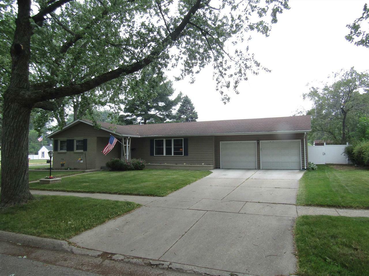 Property Photo:  1109 Macarthur Drive  WI 53548 