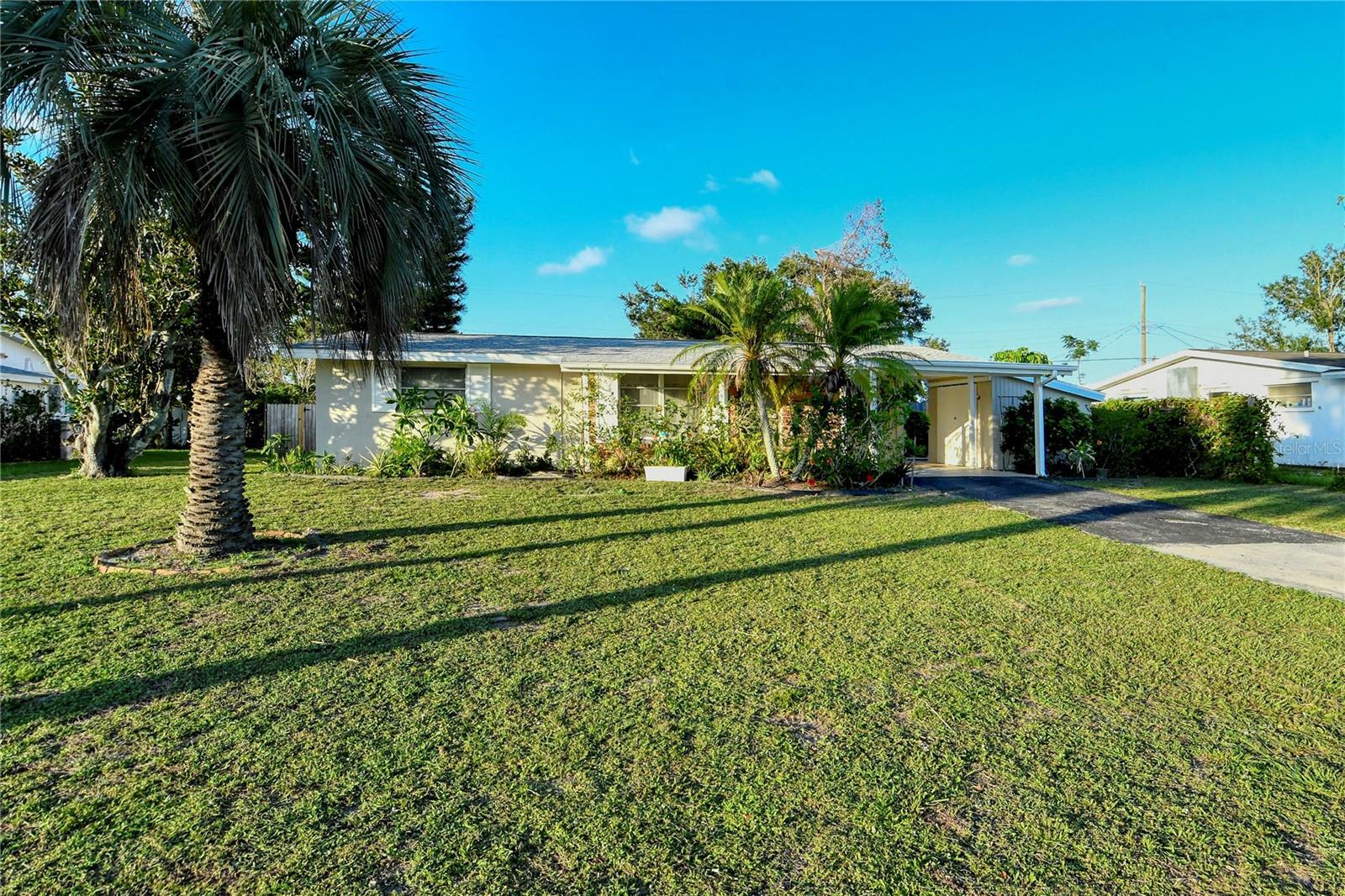 Property Photo:  138 Venice East Boulevard  FL 34293 