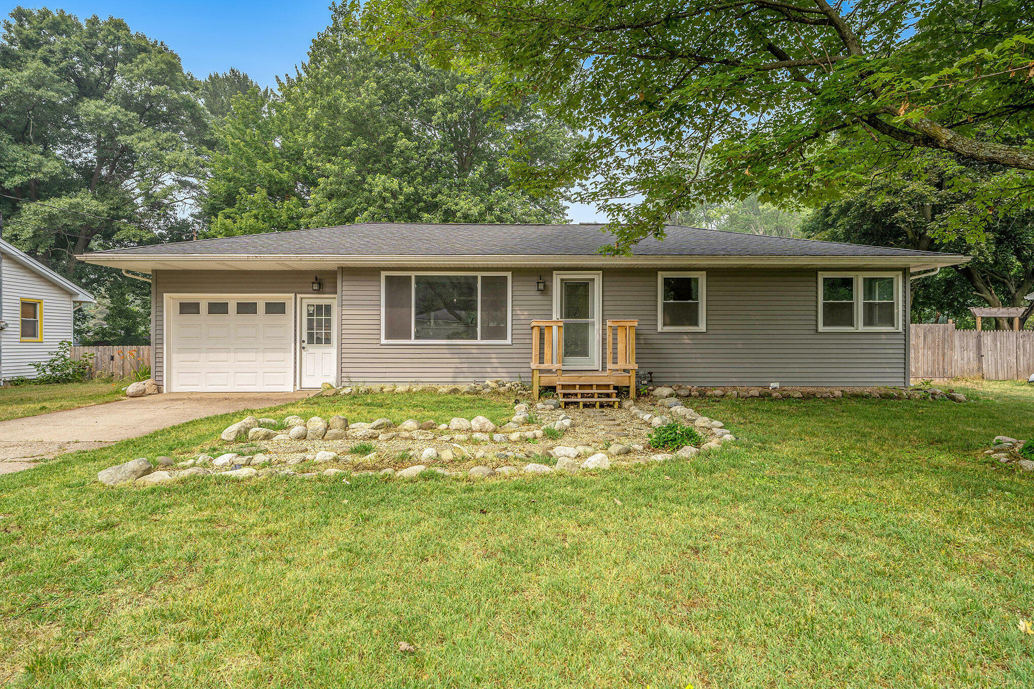 Property Photo: 528 Jacob Avenue MI 49424
