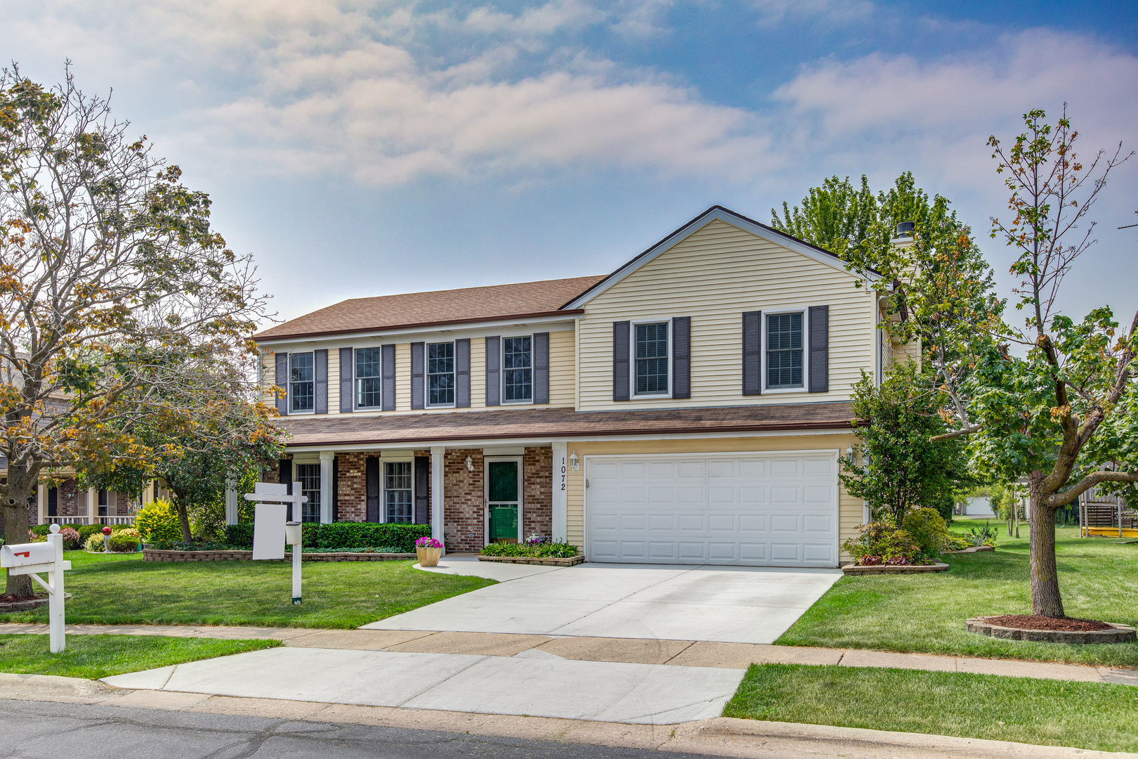 Property Photo: 1072 Brookstone Drive IL 60188