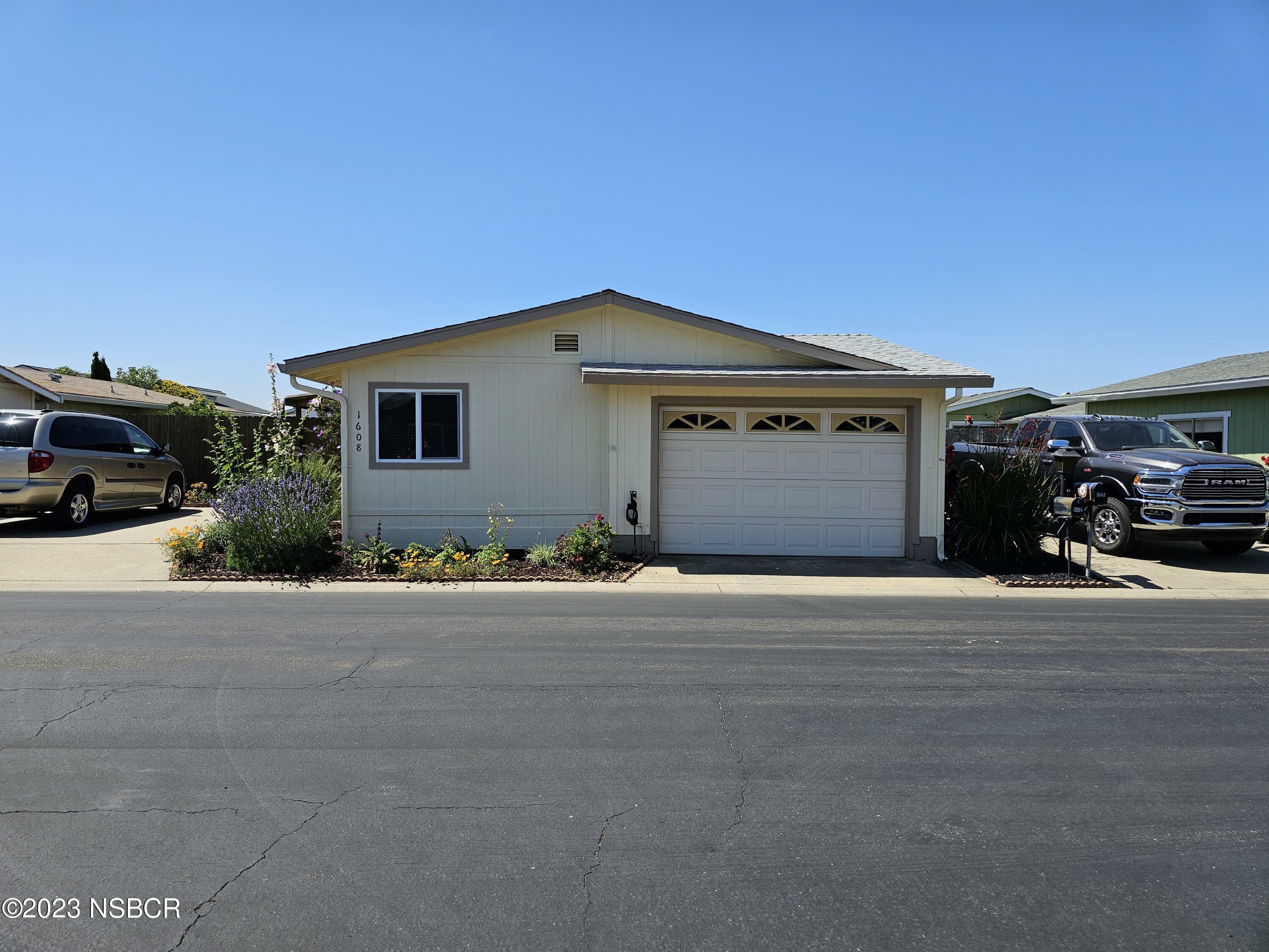 Property Photo:  1608 Via Tropico  CA 93454 