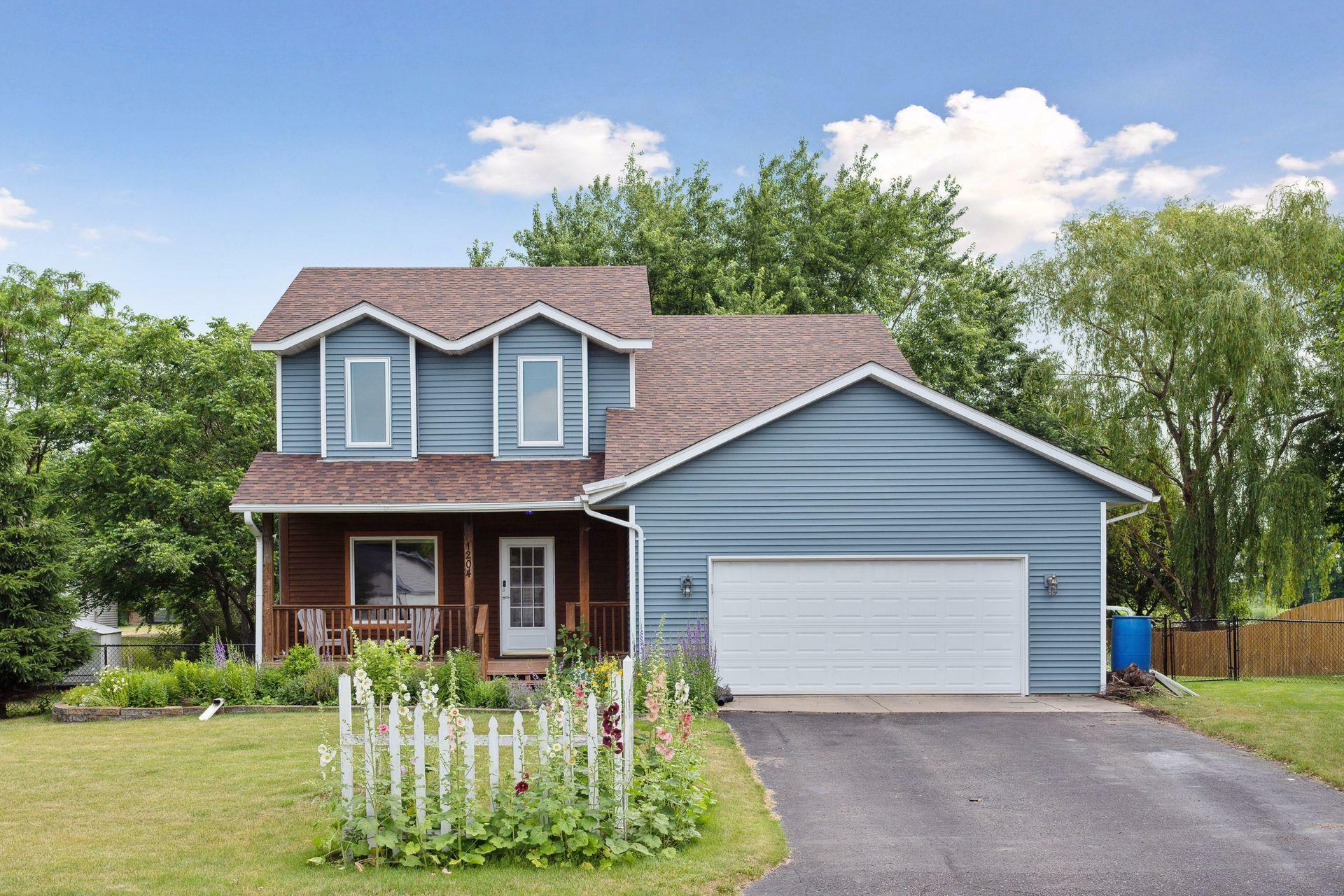 Property Photo:  1204 Hawthorn Avenue  MN 55313 