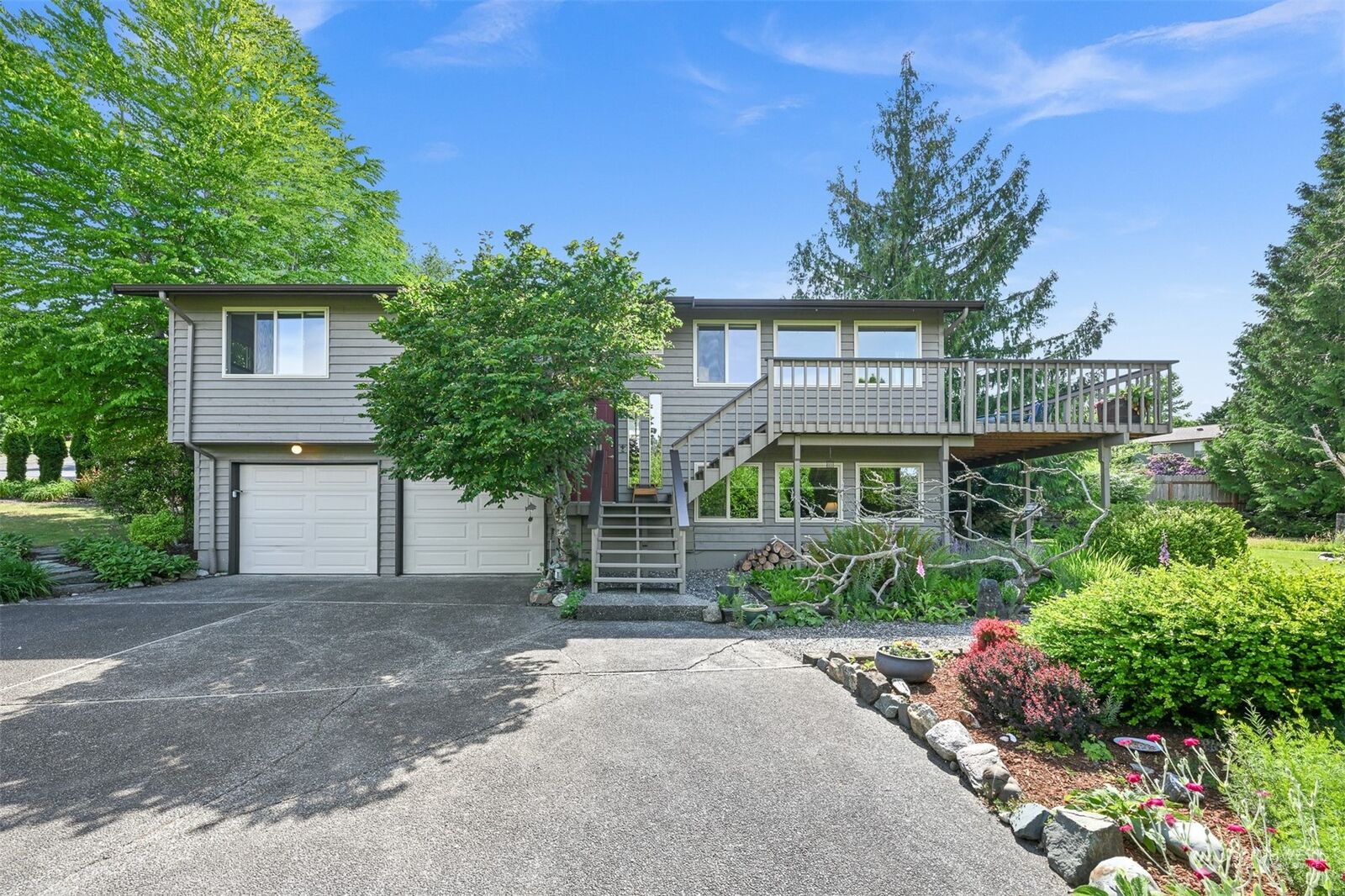 Property Photo:  220 Bayside Place  WA 98225 