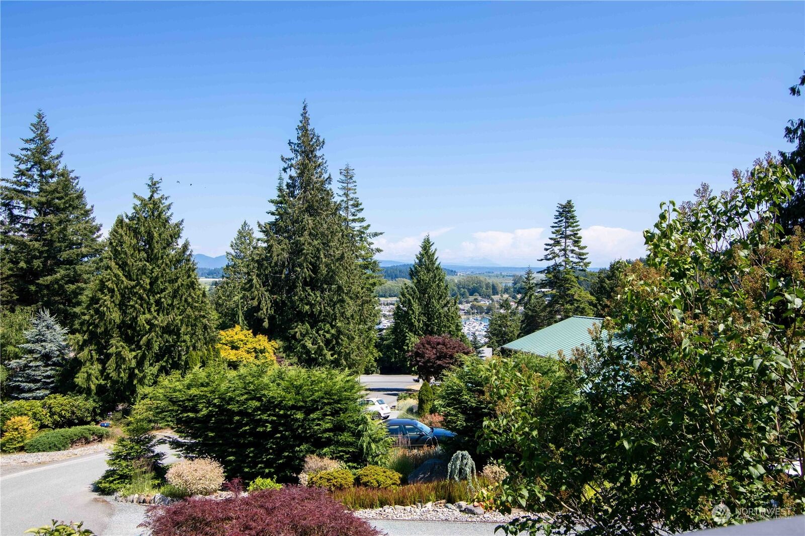 Property Photo:  413 Umatilla Place  WA 98257 