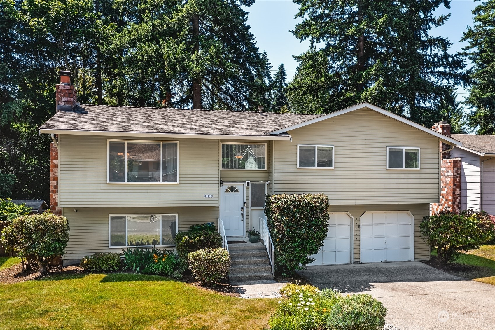 Property Photo:  10627 164th Avenue NE  WA 98052 