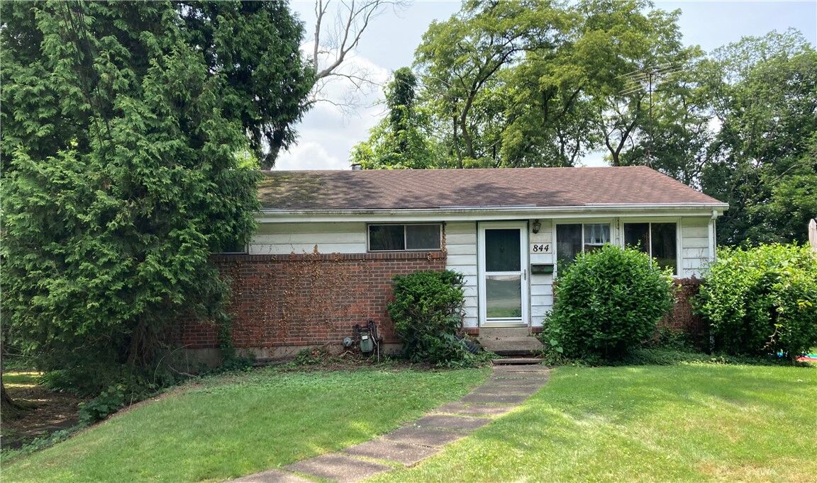 Property Photo: 844 Cottonwood Drive PA 15146