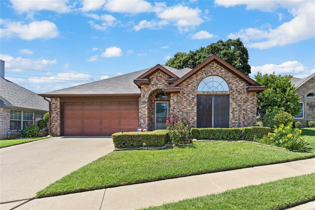 Property Photo:  2917 Everest Drive  TX 76021 