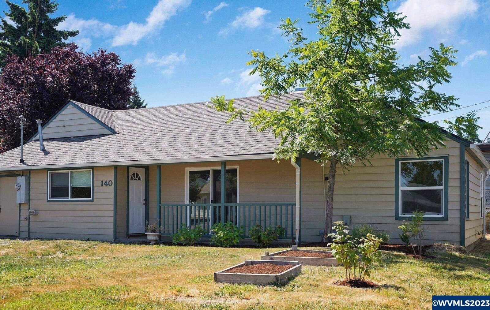 Property Photo: 140 SE Mayberry Av OR 97333