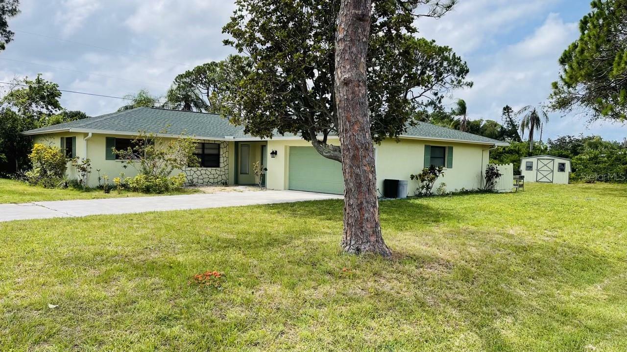 Property Photo:  4250 Shamrock Drive  FL 34293 