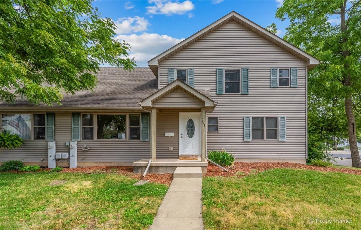 Property Photo:  493 E Elm Street 493  IL 60178 