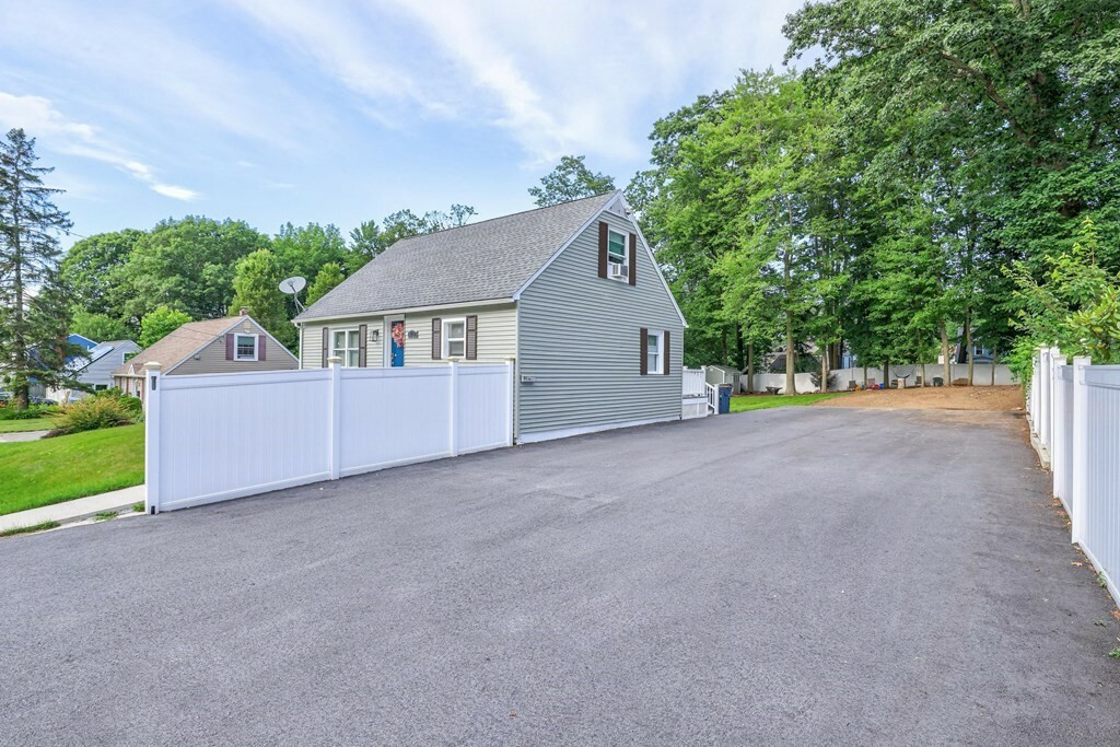 Property Photo:  40 Waterman Rd  MA 01501 