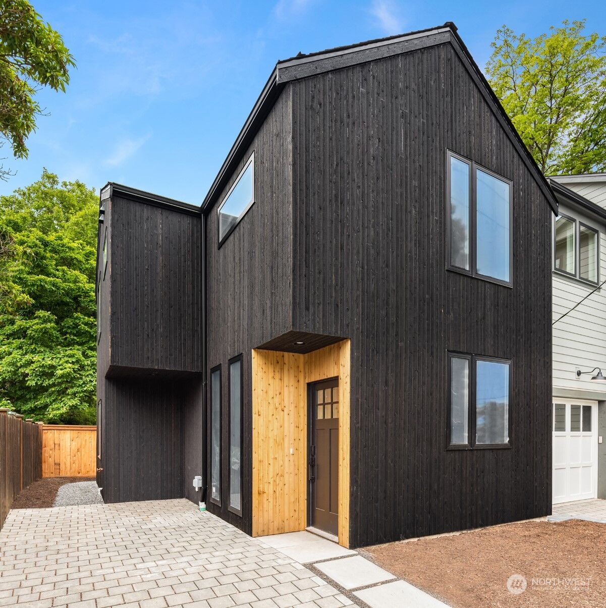 Property Photo: 4707 B NE 50th Street WA 98105