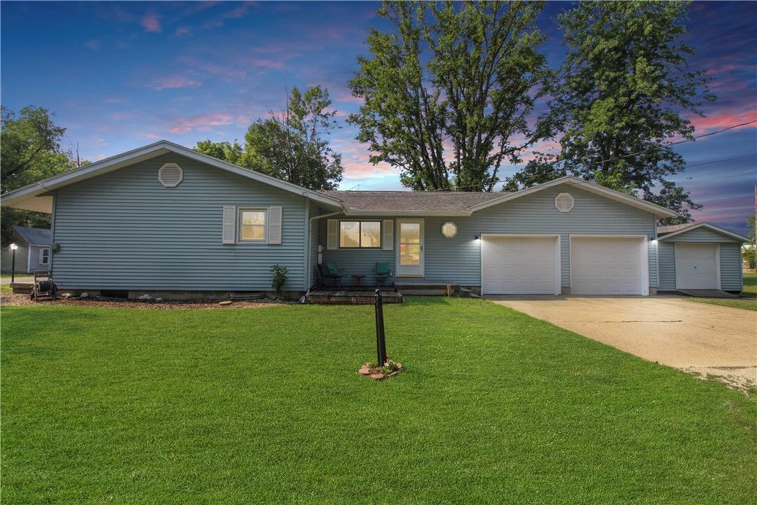 Property Photo:  603 S Van Buren Street  IL 61951 