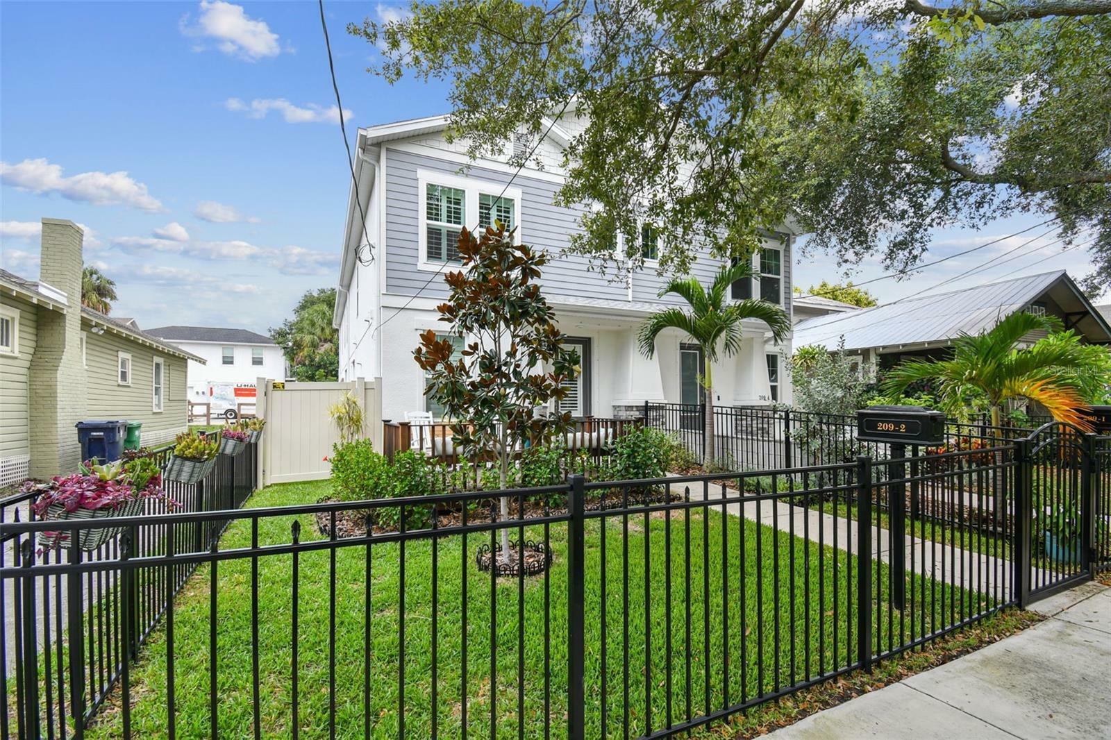 Property Photo:  209 S Albany Avenue 2  FL 33606 