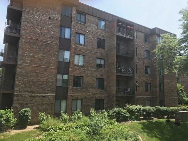 Property Photo: 430 Walnut Creek Lane 2205 IL 60532