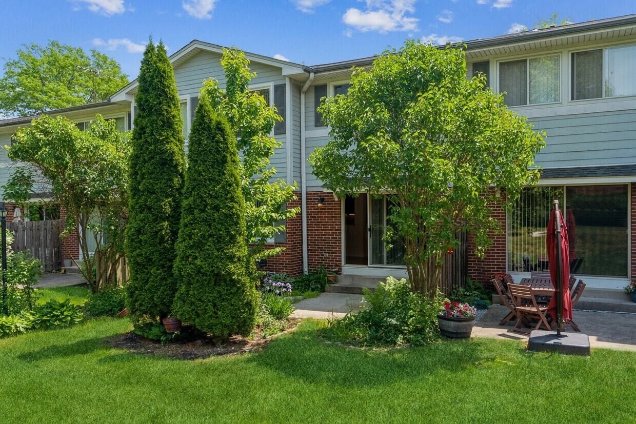 Property Photo:  854 Swallow Street  IL 60015 