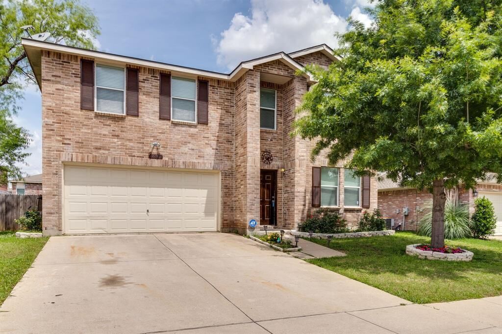 Property Photo: 631 Silvertop Road TX 76002