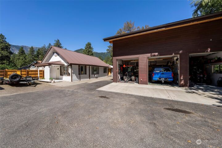 Property Photo: 9894 E Leavenworth Road WA 98826