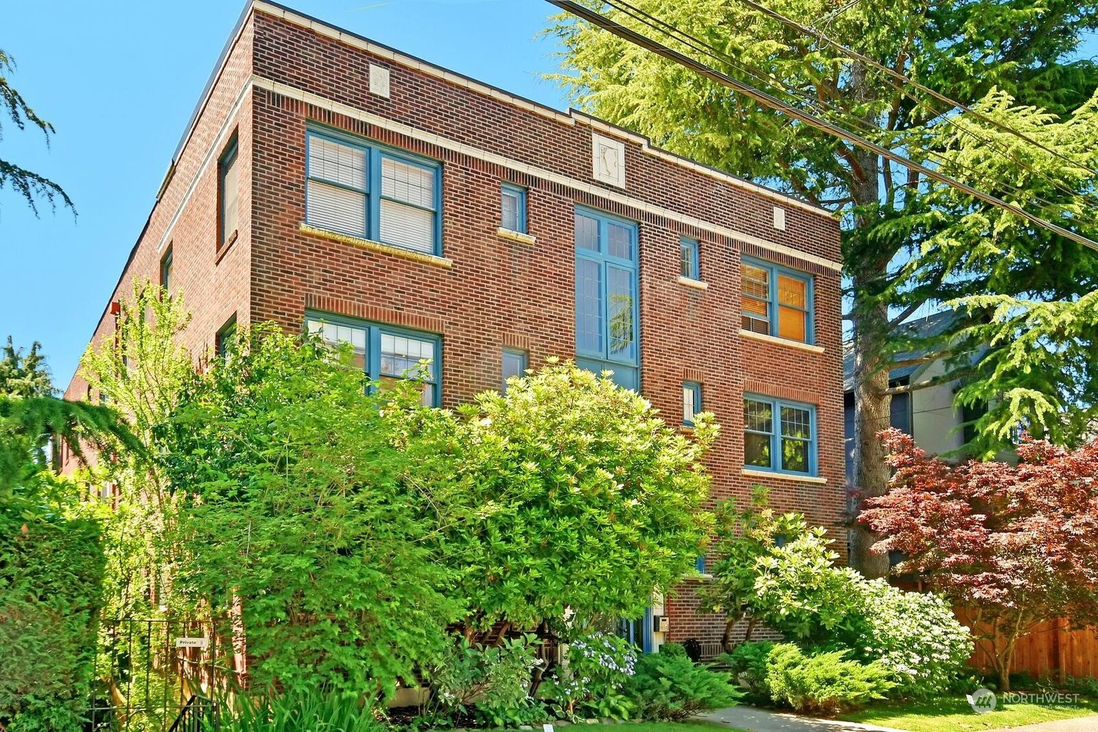 Property Photo:  711 Belmont Place E 206  WA 98102 