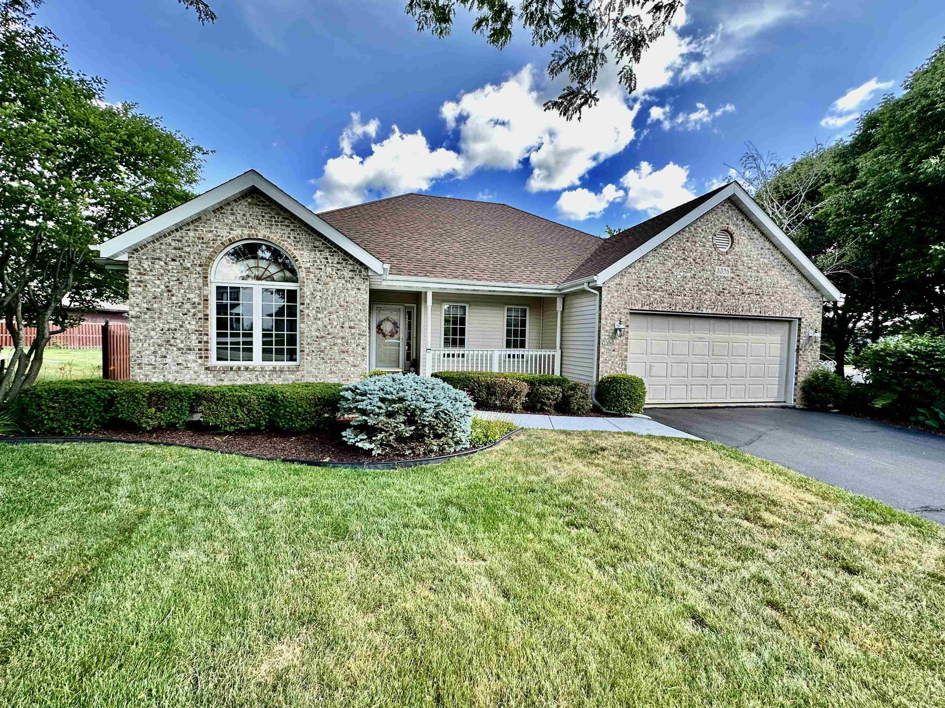 Property Photo:  3325 E Summerfield Drive  IL 61114 