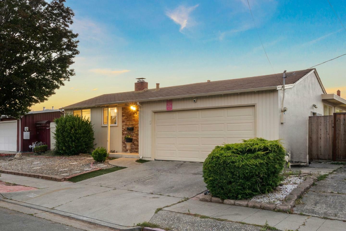 Property Photo:  1293 West Street  CA 94545 