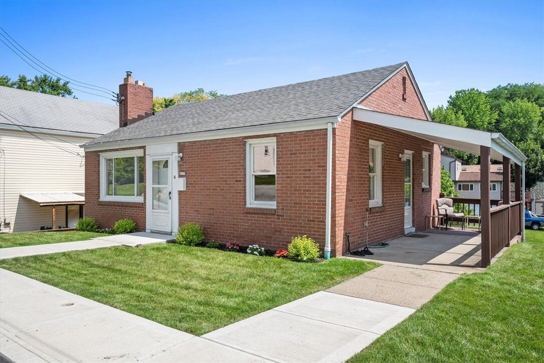 Property Photo: 2376 E Beckert Ave PA 15212