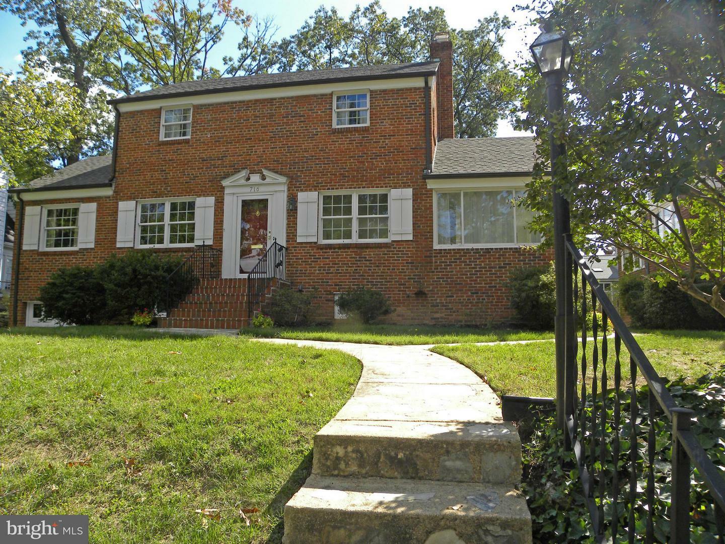 Property Photo: 716 N Overlook Drive VA 22305