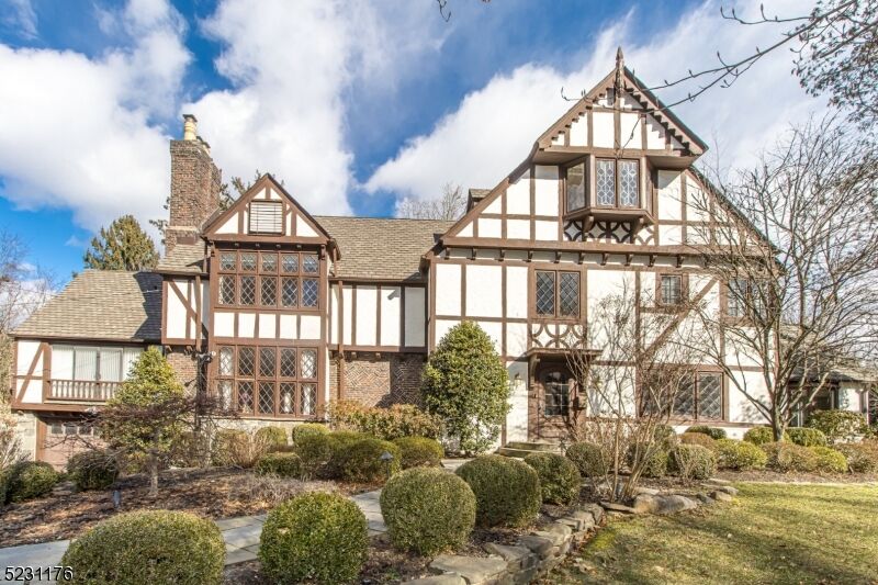 Property Photo:  1 Kimball Circle  NJ 07090 